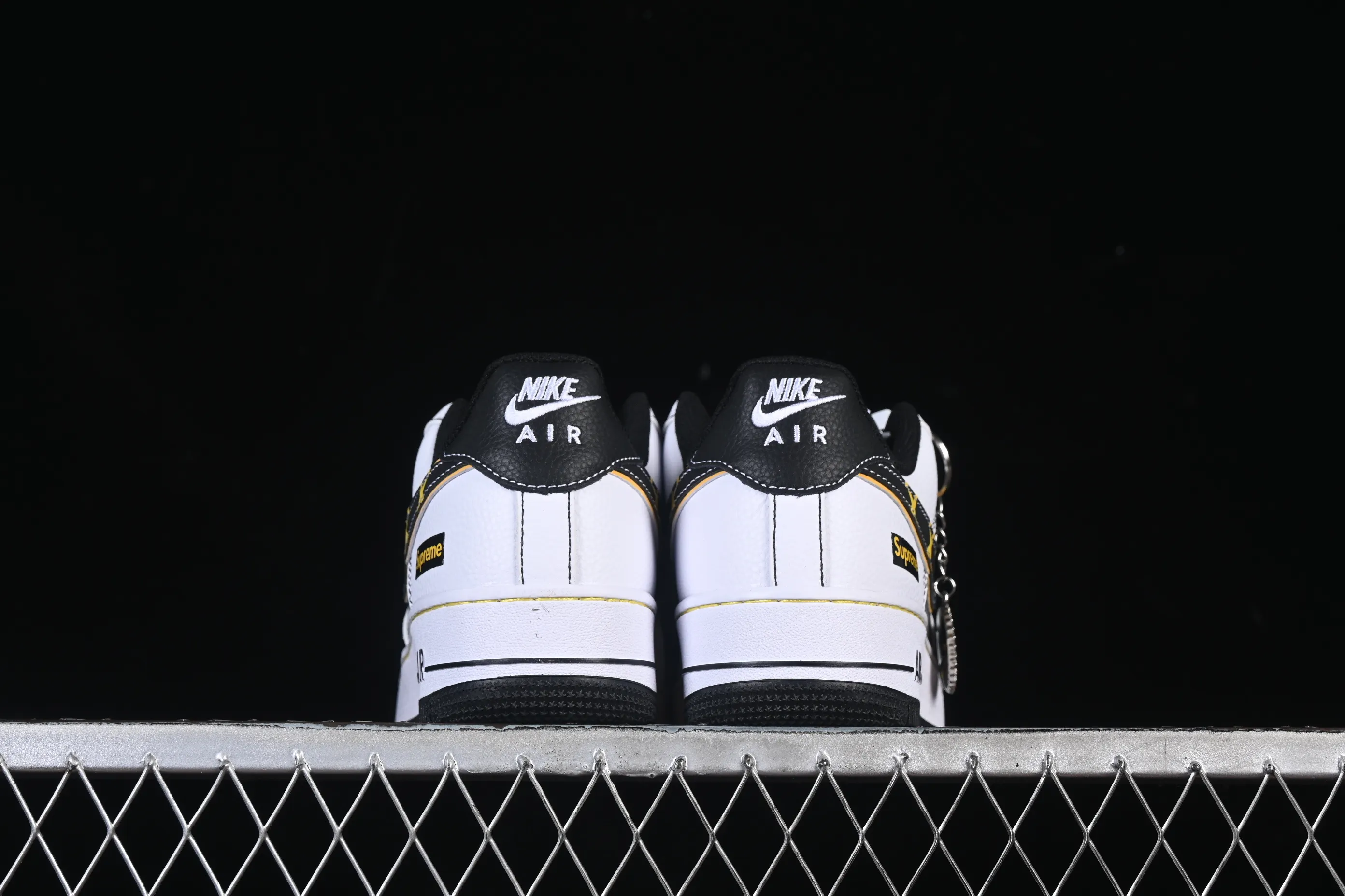 All categories Nk Air Force 1 Air Force series Nk Air Force 1 Low Air Force low top Nike Air Force 1'07 Low Supreme co-branded white gray yellow edge hook Air Force 1 low top casual sneakers XZ6188-259